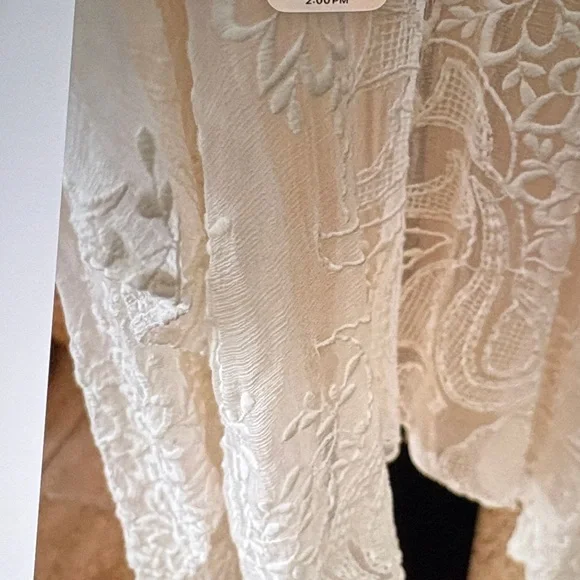 Gretty Zueger Lace Kimono - Picture 6 of 6